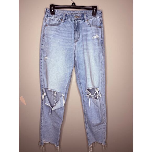 American Eagle Light Wash Curvy Mom Sigrid Distressed Womens Jeans Size 4 - Picture 2 of 8